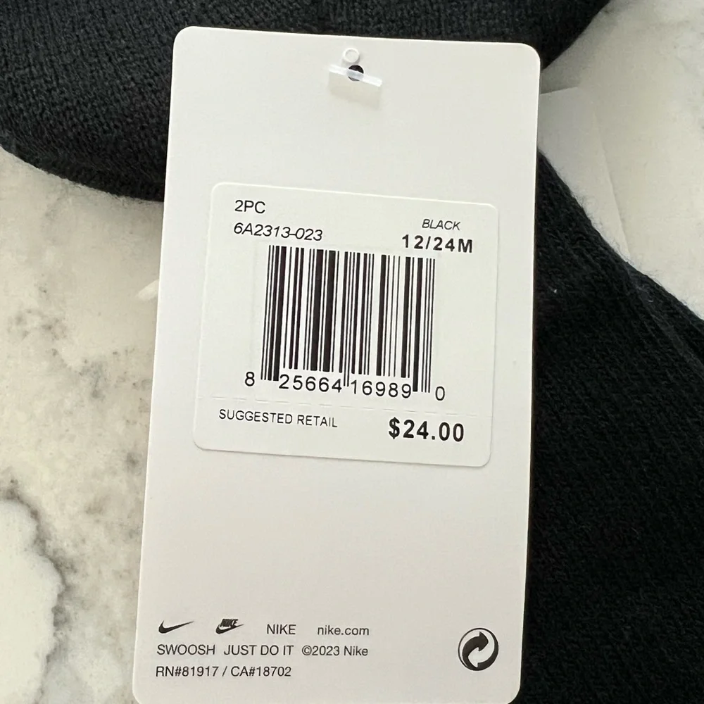 Nike infant cuffed Winter Hat And Mittens Size 12/24 months NWT